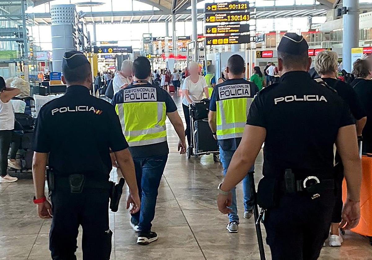 SUCESOS EN ALICANTE | Cuidado en el aeropuerto de Alicante-Elche: bandas especializadas extranjeras actúan en robos al descuido