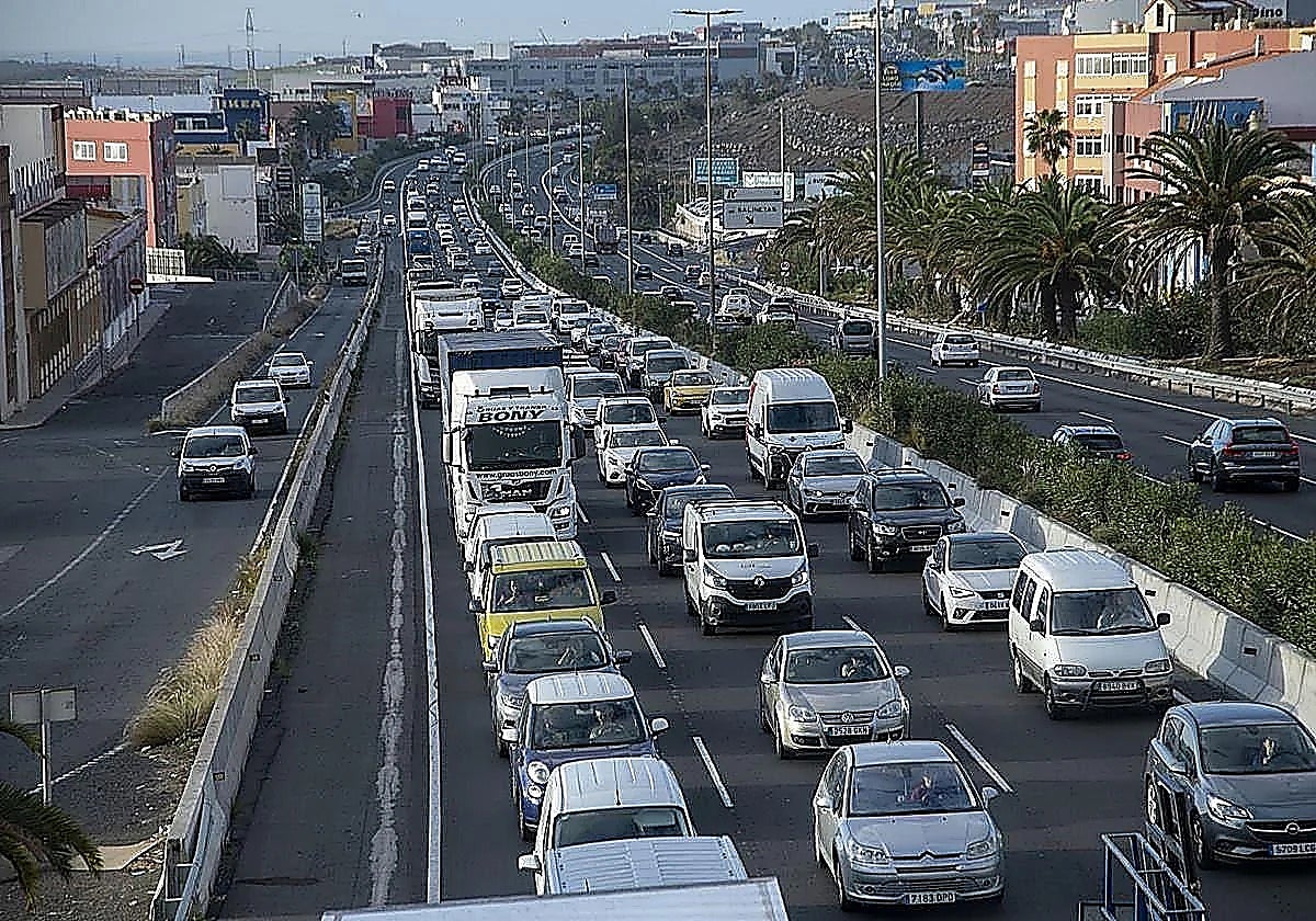 Las muertes en las carreteras canarias caen casi un 40% este verano