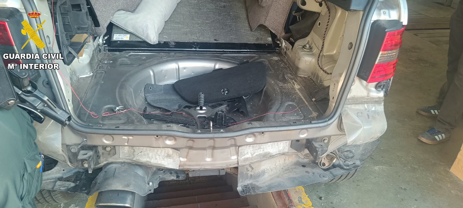 Descubren 64 kilos de hachís en un vehículo en Ceuta: Madre e hija detenidas por la Guardia Civil