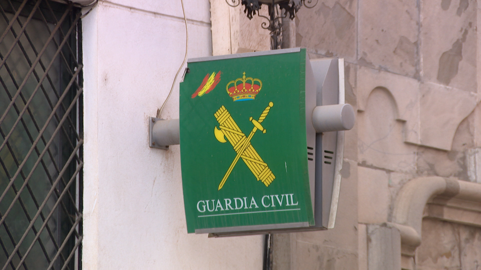 La Guardia Civil localiza un piso patera con 24 inmigrantes dentro en la calle Real