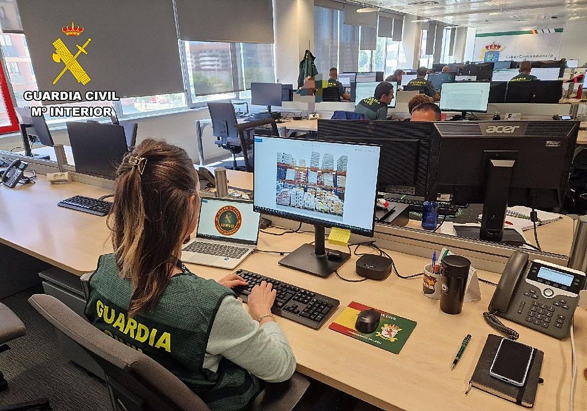Estafan a una empresa de Alicante tras suplantar a su empleada para cobrar la nómina