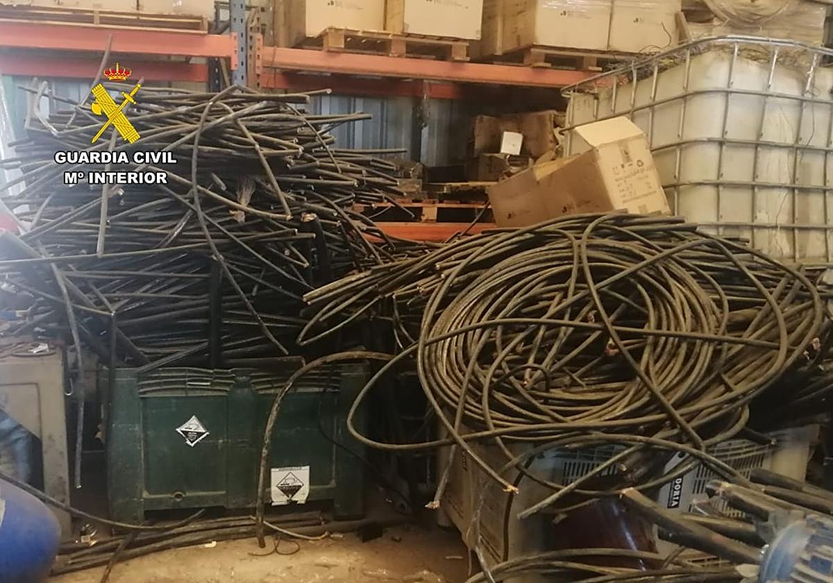 ROBO CABLE EMPRESA TELECOMUNICACIONES| Desaparecen 25 toneladas de cable de una empresa de telefonía de Jávea: la Guardia Civil investiga a dos empleados de subcontratas