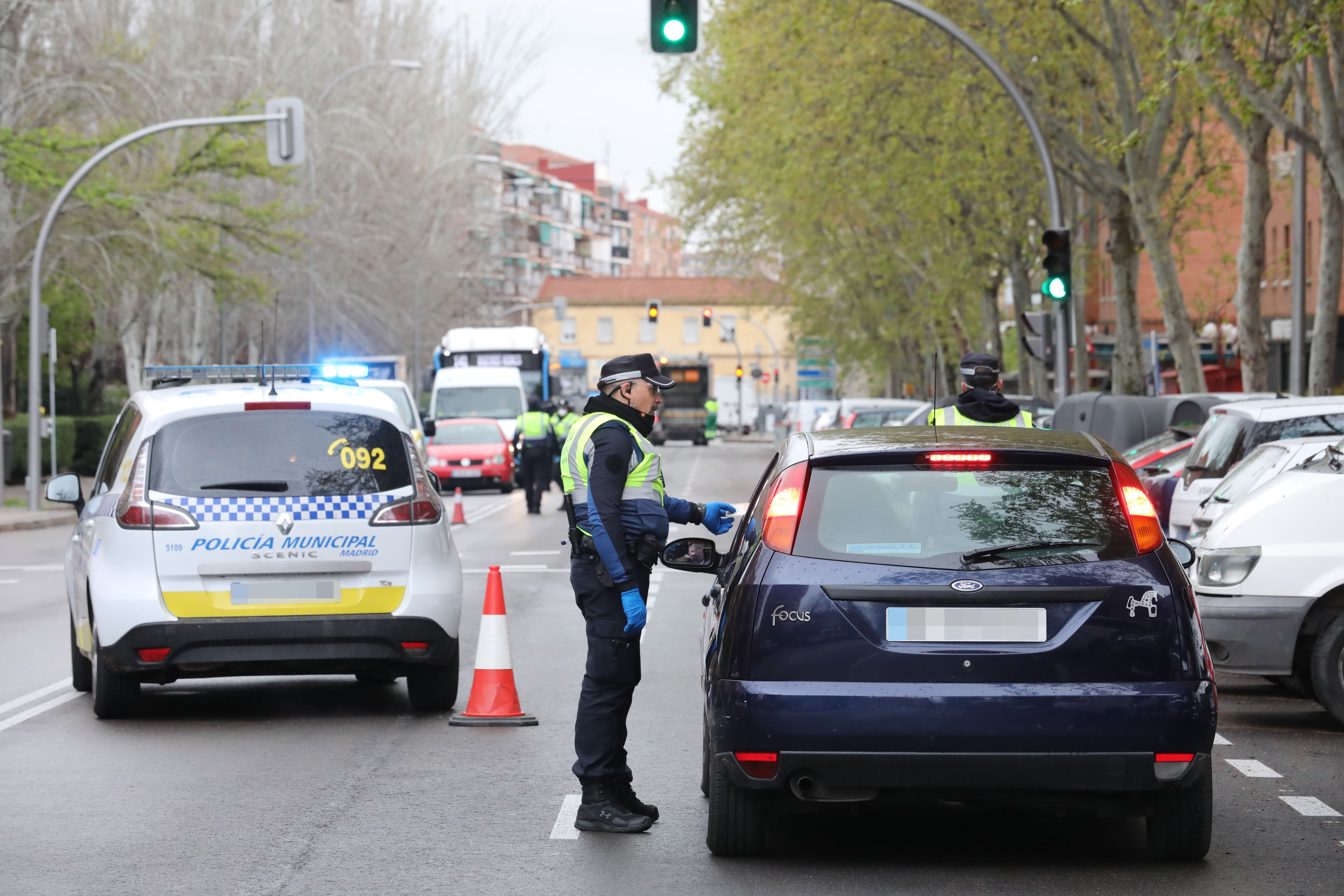 Despliegue policial en Puente de Vallecas para combatir conductas incívicas