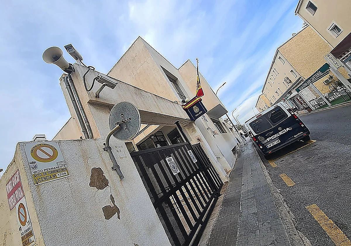 Detenida en Granada una mujer con más de 200 antecedentes por estafa tras robar la cartera de una vecina en Torremolinos