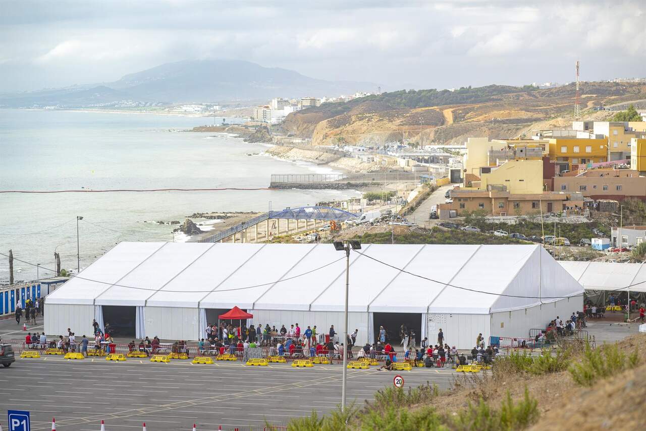 Detenida una inmigrante tras apuñalar a otra en un campamento de acogida en Ceuta