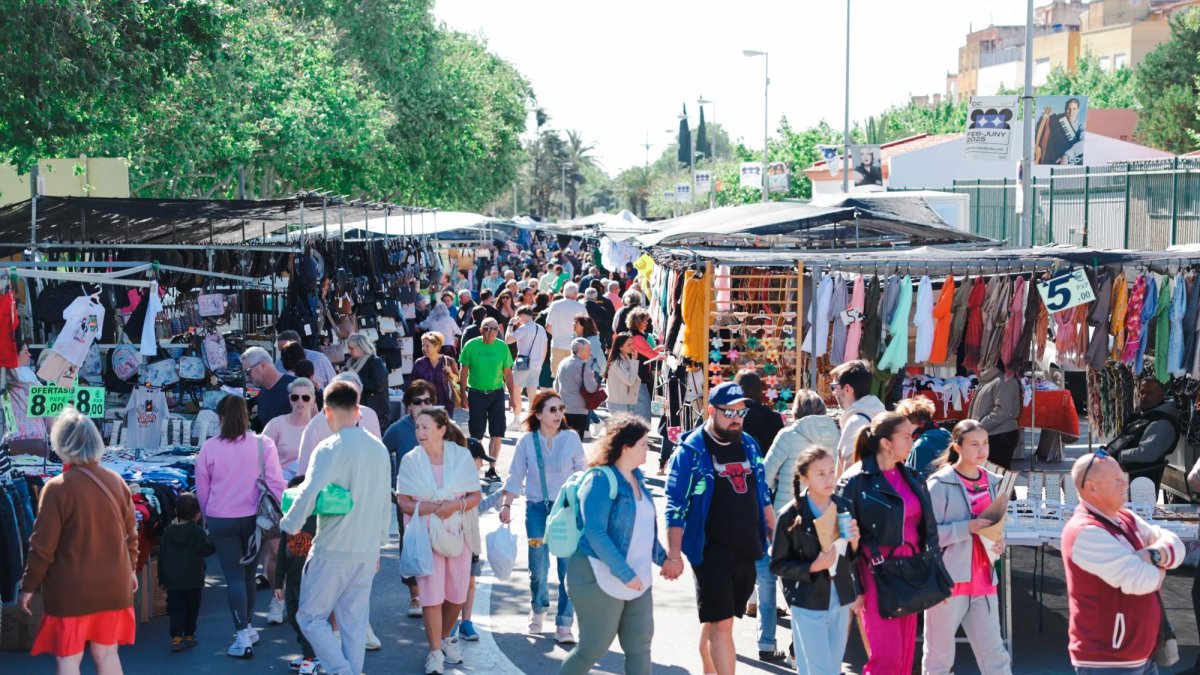 Dos detenidas en Cambrils por intentar robar en el mercadillo