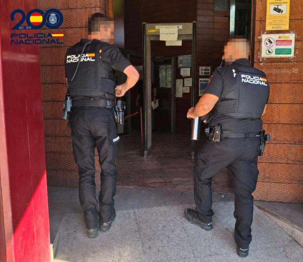 Detenido por agredir a una persona durante la madrugada