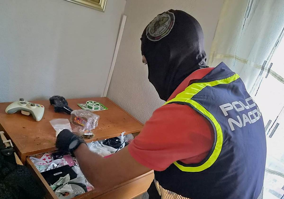 Detenido en Burgos un reincidente por traficar con hachís y cocaína desde su casa