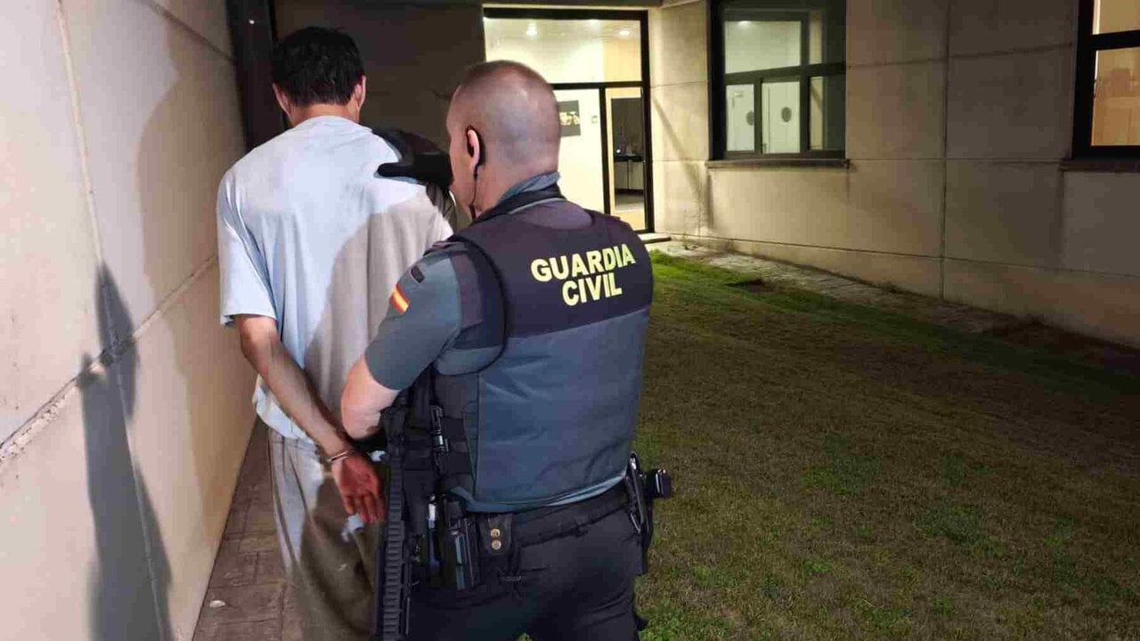 Sorprendido "in fraganti" un ladrón atrincherado en una bodega de Cadreita tras causar destrozos en un coche
