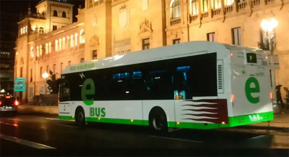 Detenido en Valladolid por agredir a conductor de autobús y fracturarle una pieza dental