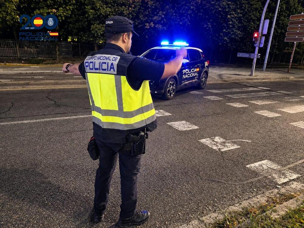 La Policía Nacional detiene a un varón con un coche robado