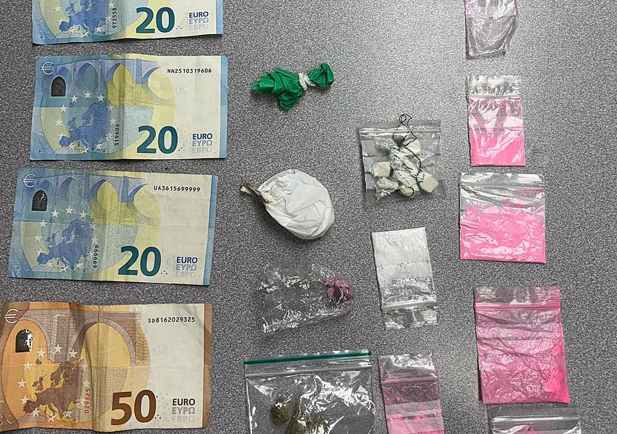 Sale corriendo al ver a la Policía en Las Verónicas y acaba detenido portando presuntamente cocaína y marihuana