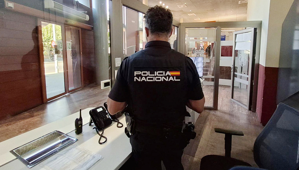 Detenido tras forzar la puerta de una peluquería