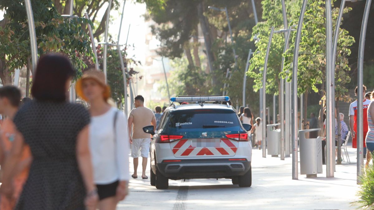Detenido en Salou tras arrancar dos cadenas de oro del cuello de una turista
