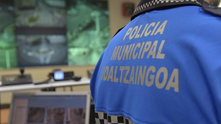 Detenido un joven por herir a un menor con un arma blanca frente a un instituto en Iruñea