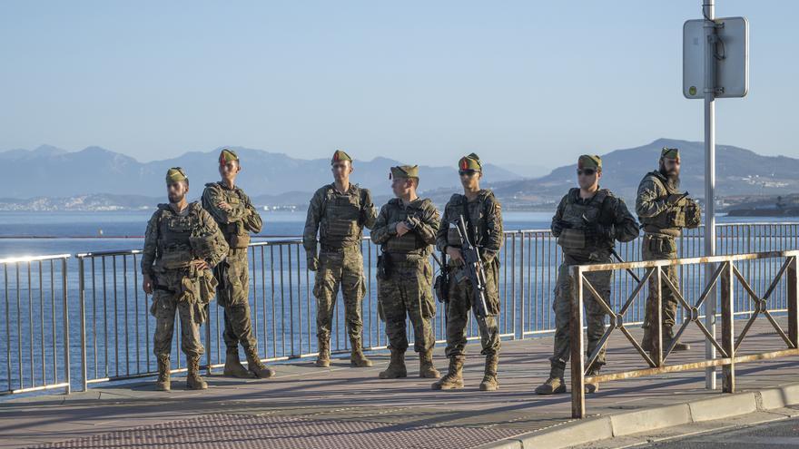 Detenidos 21 migrantes por apedrear a militares y guardias civiles en Ceuta