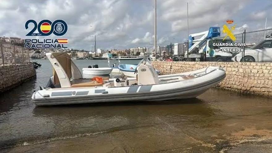 Tres detenidos por trasladar a 22 migrantes a Formentera en una lancha deportiva robada