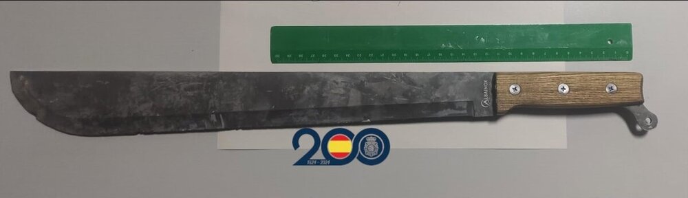 Tres jóvenes intentan robar a un hombre con un machete