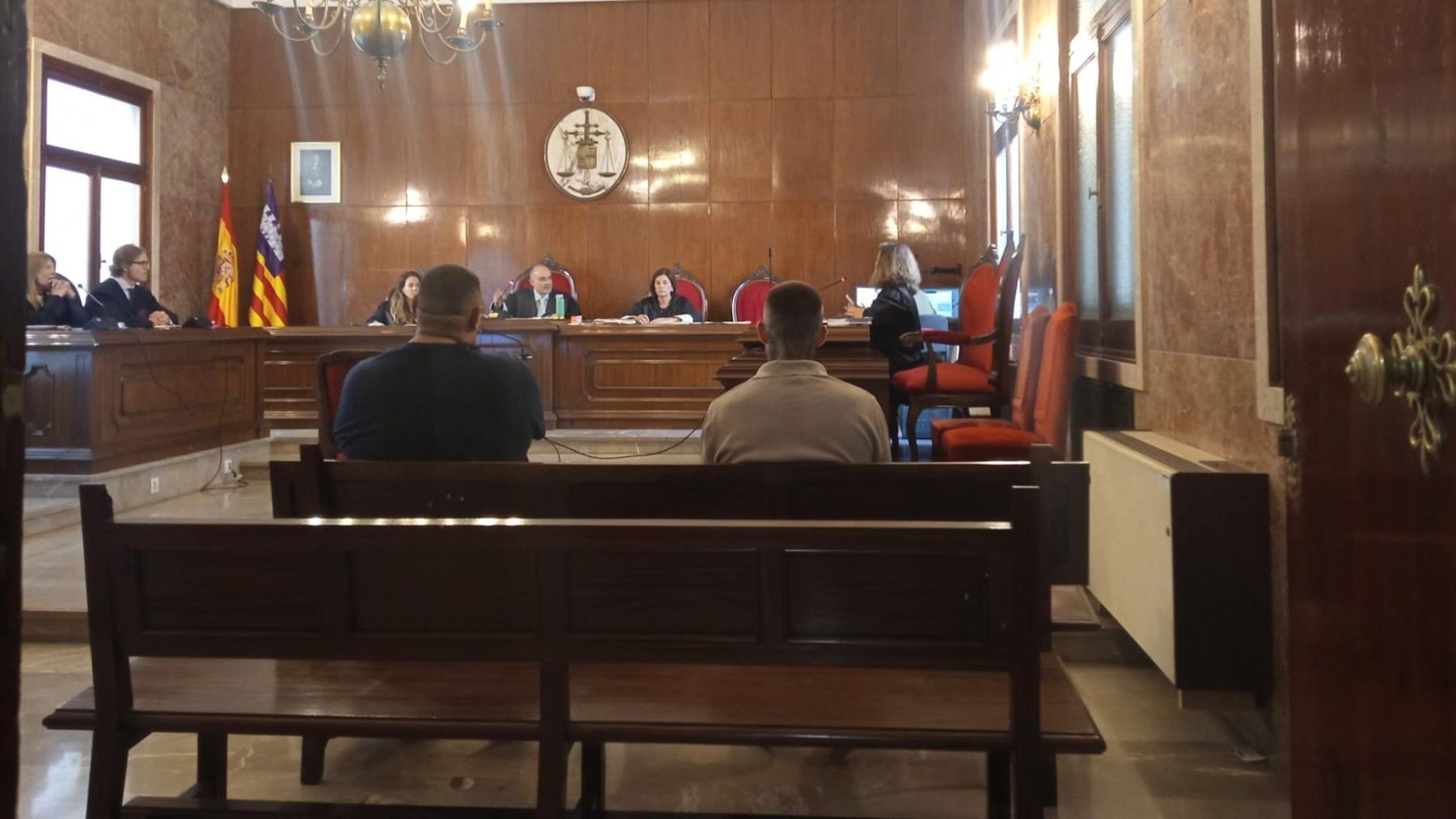 Dos hombres condenados a dos años de prisión por secuestro, agresión y robo en Mallorca.