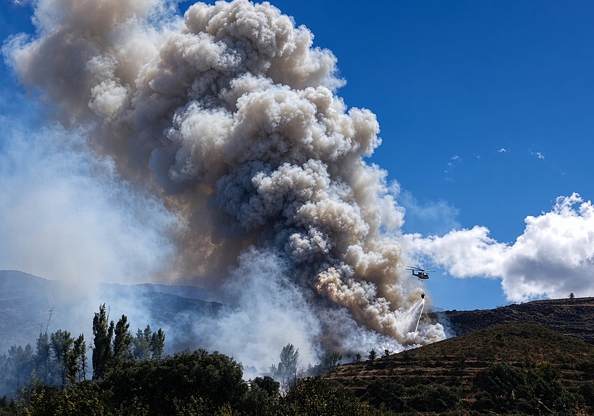 Dos incendios forestales en La Rioja: uno controlado y otro en proceso de extinción