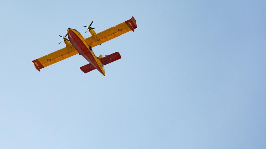 El Gobierno envía 2 aviones y 2 helicópteros al incendio sin control de Lugo