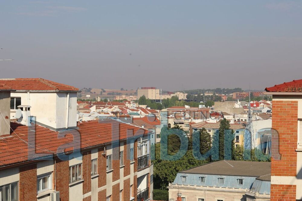 El humo de un incendio en Valencia llega hasta la capital