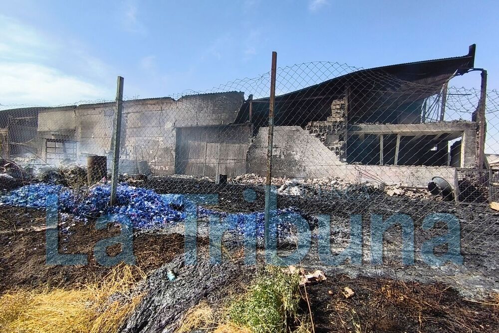 El incendio en el Centro de Reciclaje Mobec de Cuenca evoluciona favorablemente: se reduce el perímetro de precaución y se levantan medidas de confinamiento.