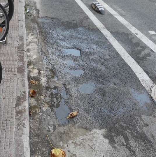 El nuevo carril bici de Vitoria: un parque temático de saltos y baches que desafía la lógica del ciclismo