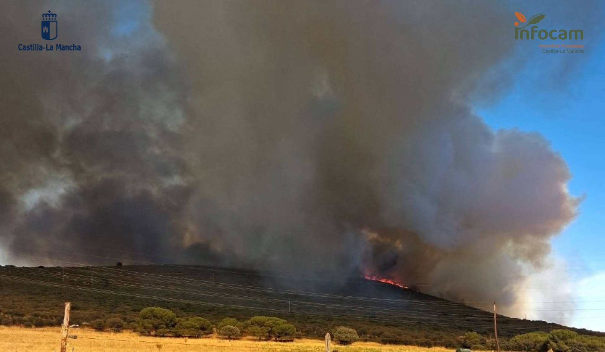 Puertollano: Activada la emergencia de nivel 1 en el incendio de la Dehesa Boyal por corte de la carretera CR-502 y línea eléctrica