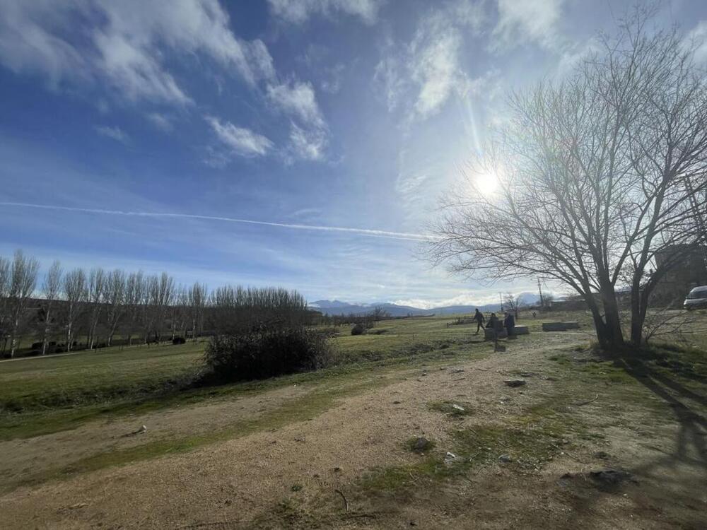 Explosión de batería de bicicleta eléctrica provoca incendio en el Camino de Baterías y múltiples intervenciones policiales en Segovia