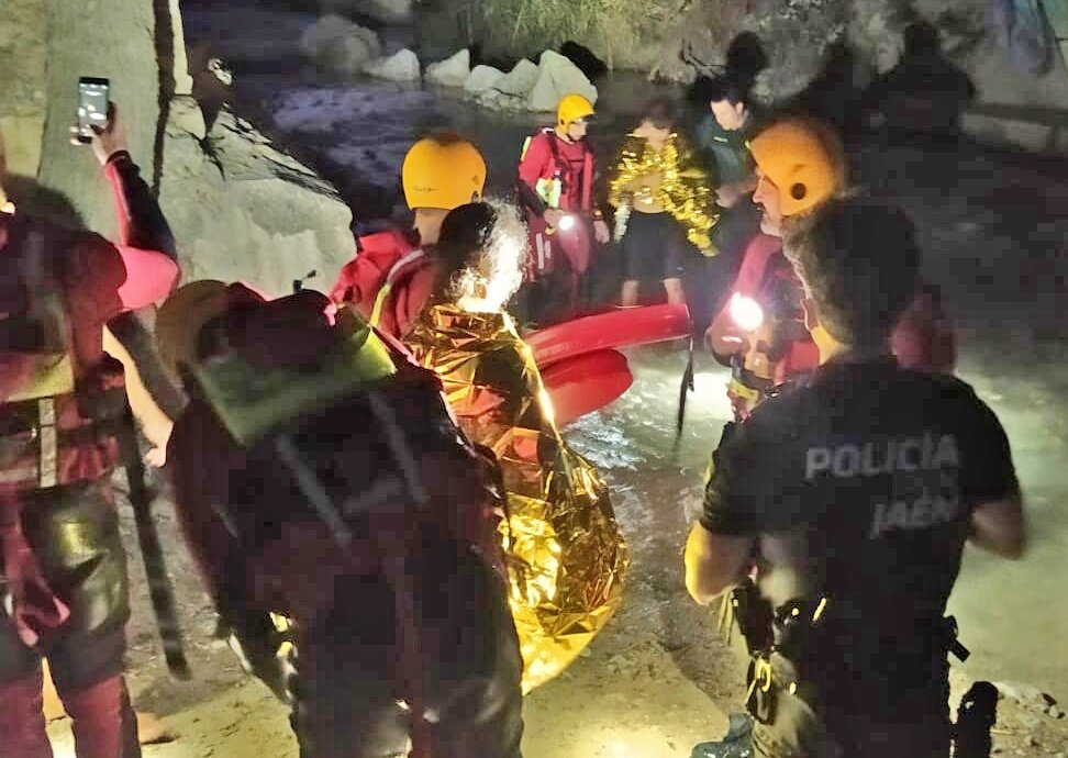 Rescatan a joven herido en el río Eliche: Bomberos de Jaén intervienen en operativo de evacuación