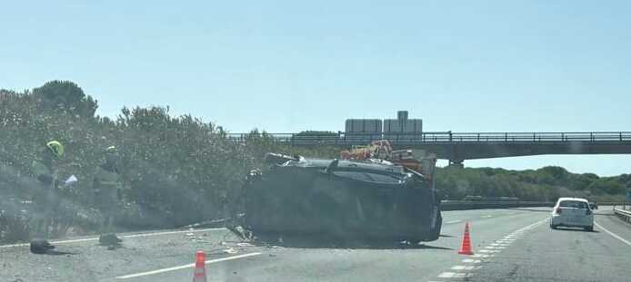 Evacuan a joven de 27 años tras vuelco de turismo en la A-49