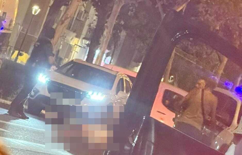 Grave accidente en Isla Cristina: Motocicleta atropella a una mujer