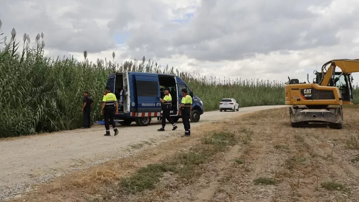 Hallan cuerpo sin vida dentro de un coche volcado en una acequia en Torres de Segre