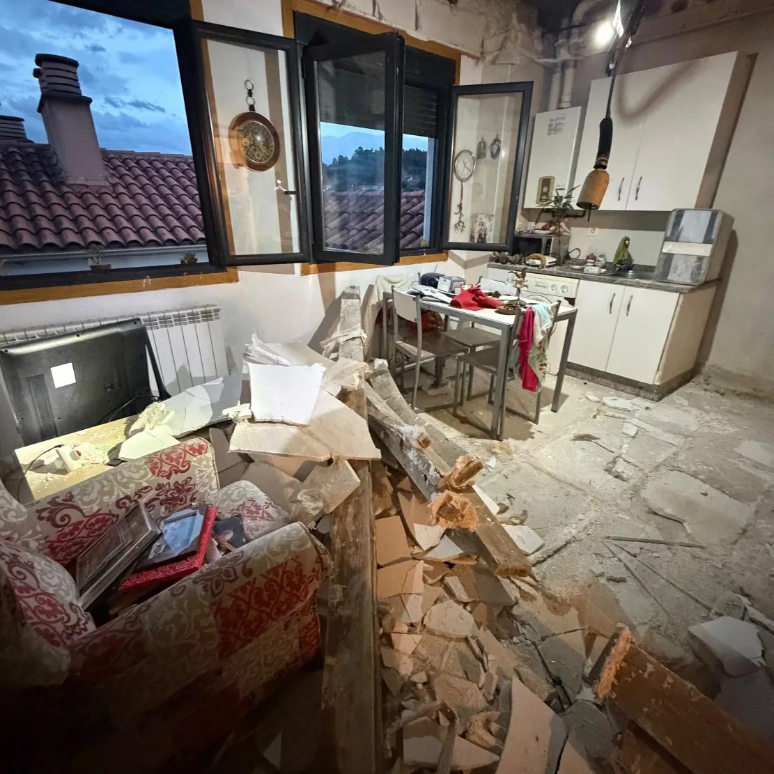 Heroica acción de una anciana evita un grave accidente en Barbadás: salva su vida al alertar a una vecina sobre el peligro del techo en su vivienda