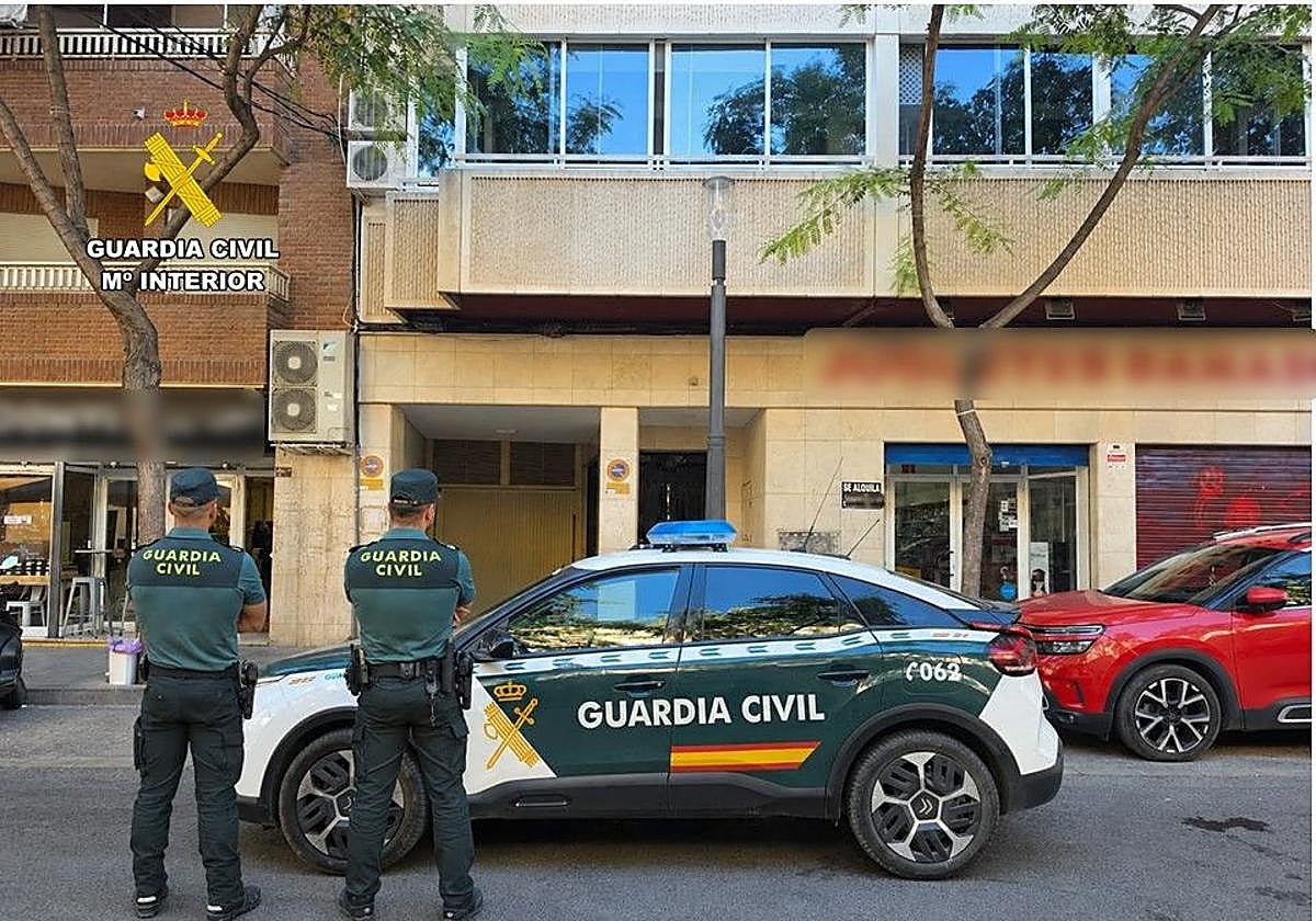 Salvan la vida a un hombre de 77 años inconsciente en su casa tras resbalarse en la ducha