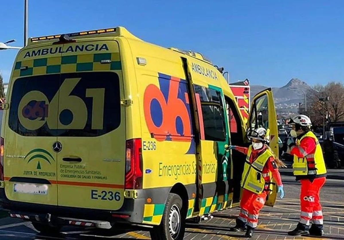 Un técnico del 061 abrió con un DNI la casa de la mujer estrangulada en Pinares, lo que permitió que la reanimaran