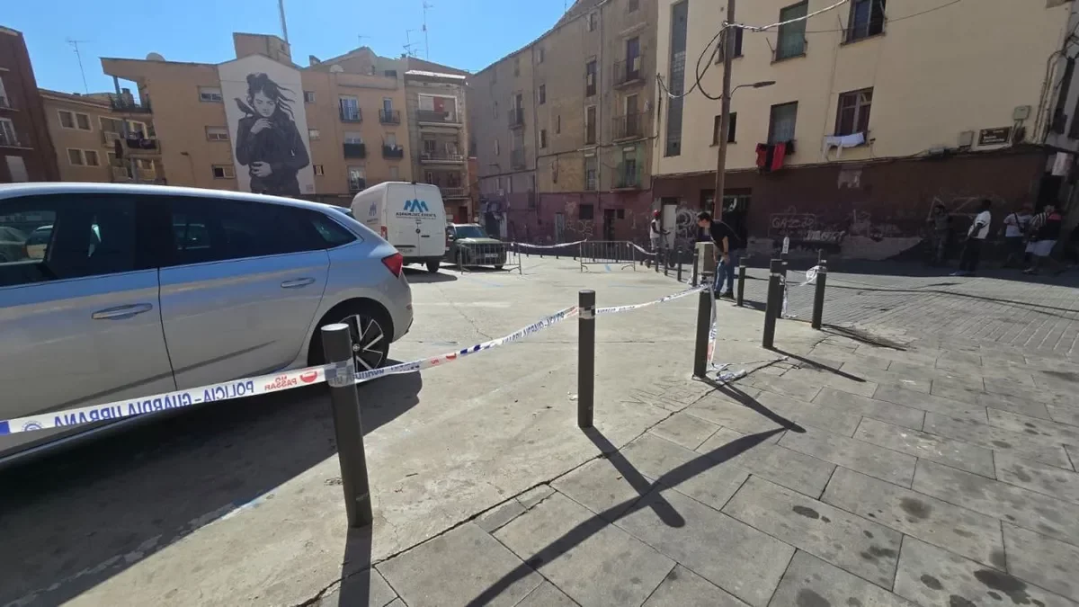 Evacuado al Arnau tras ser atacado con un arma blanca en el Barri Antic