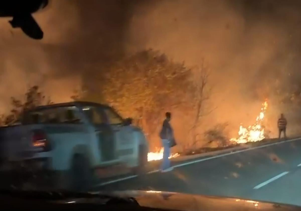 Incendio al borde de una carretera en Villasur de Herreros, Burgos: alerta y extinción en tiempo récord