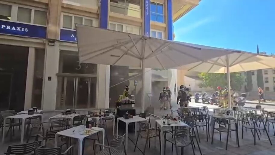 Extinguido un incendio en una cafetería cerca de la Gran Vía de Murcia sin heridos