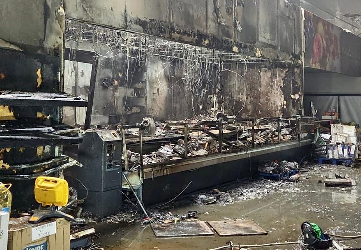 Incendio controlado en nave industrial de Coín: No se registran heridos y bomberos trabajan en ventilación