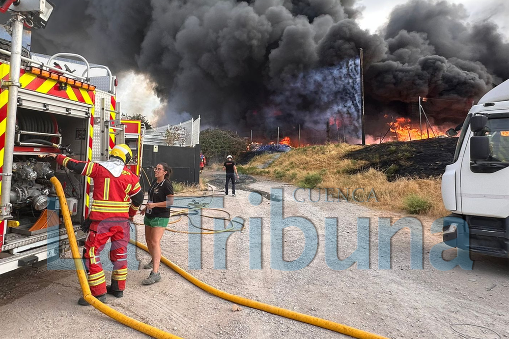 El incendio en el Centro de Reciclaje Mobec queda estabilizado