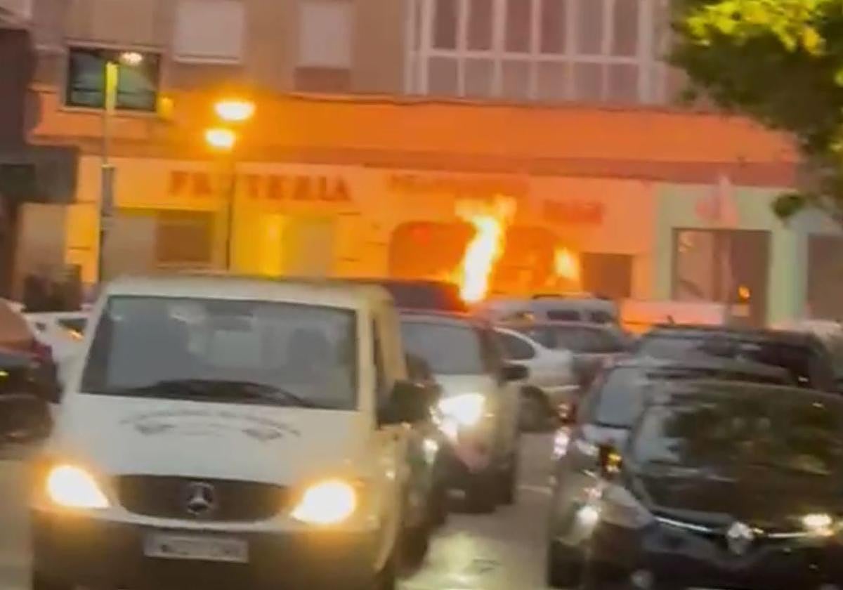 Susto en Burgos por el incendio de un contenedor a primera hora de la mañana