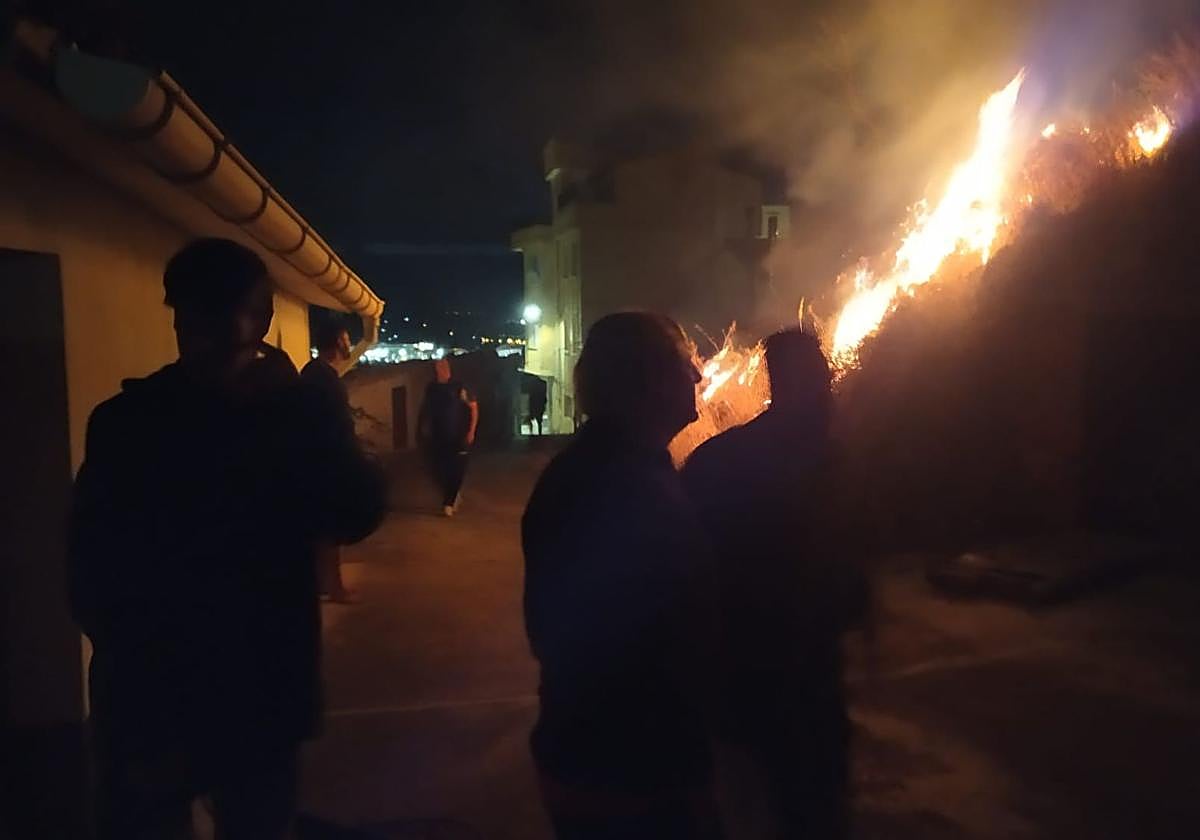 Incendio en el barrio Alto de Albelda de Iregua