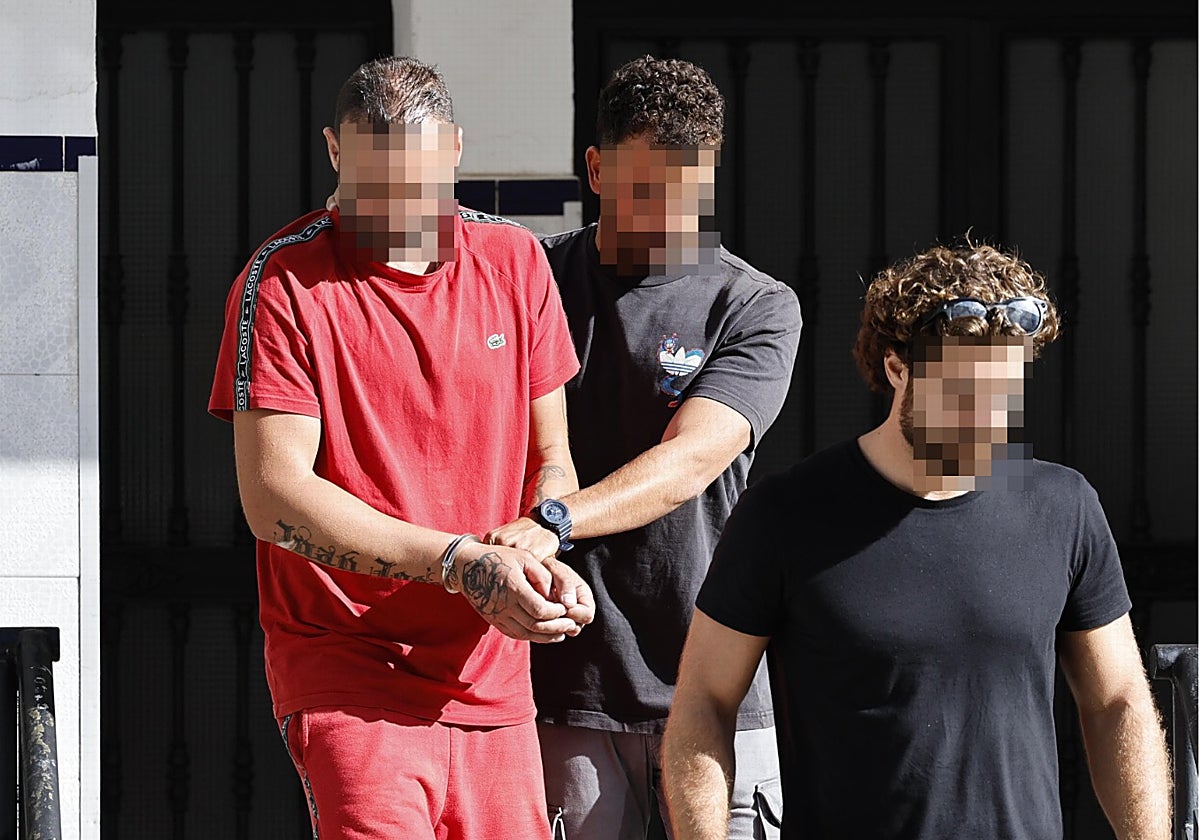 Vecinos de Alejandro aseguran que los detenidos hicieron obras en el patio semanas después de su desaparición