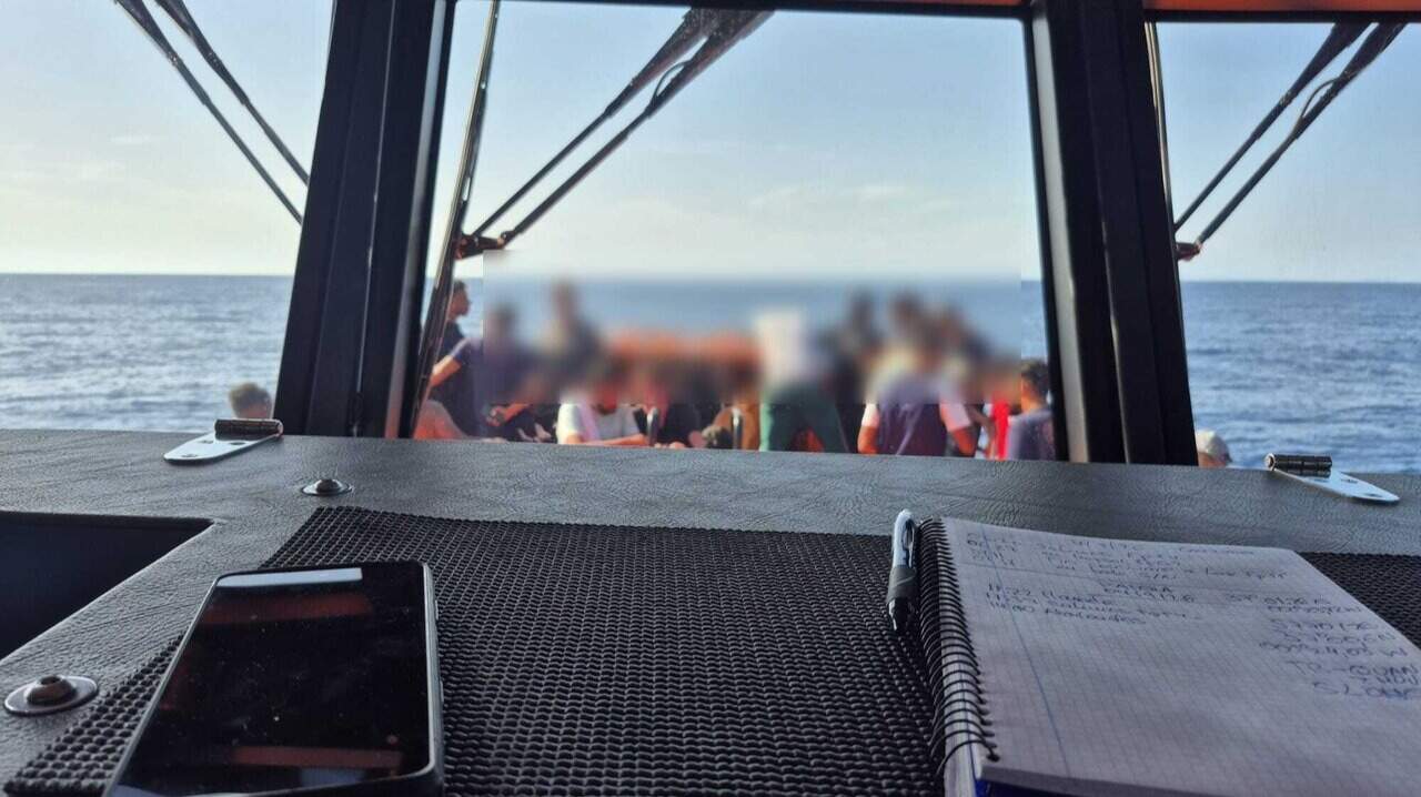Interceptada una embarcación con 23 migrantes irregulares cerca de la costa de Cartagena