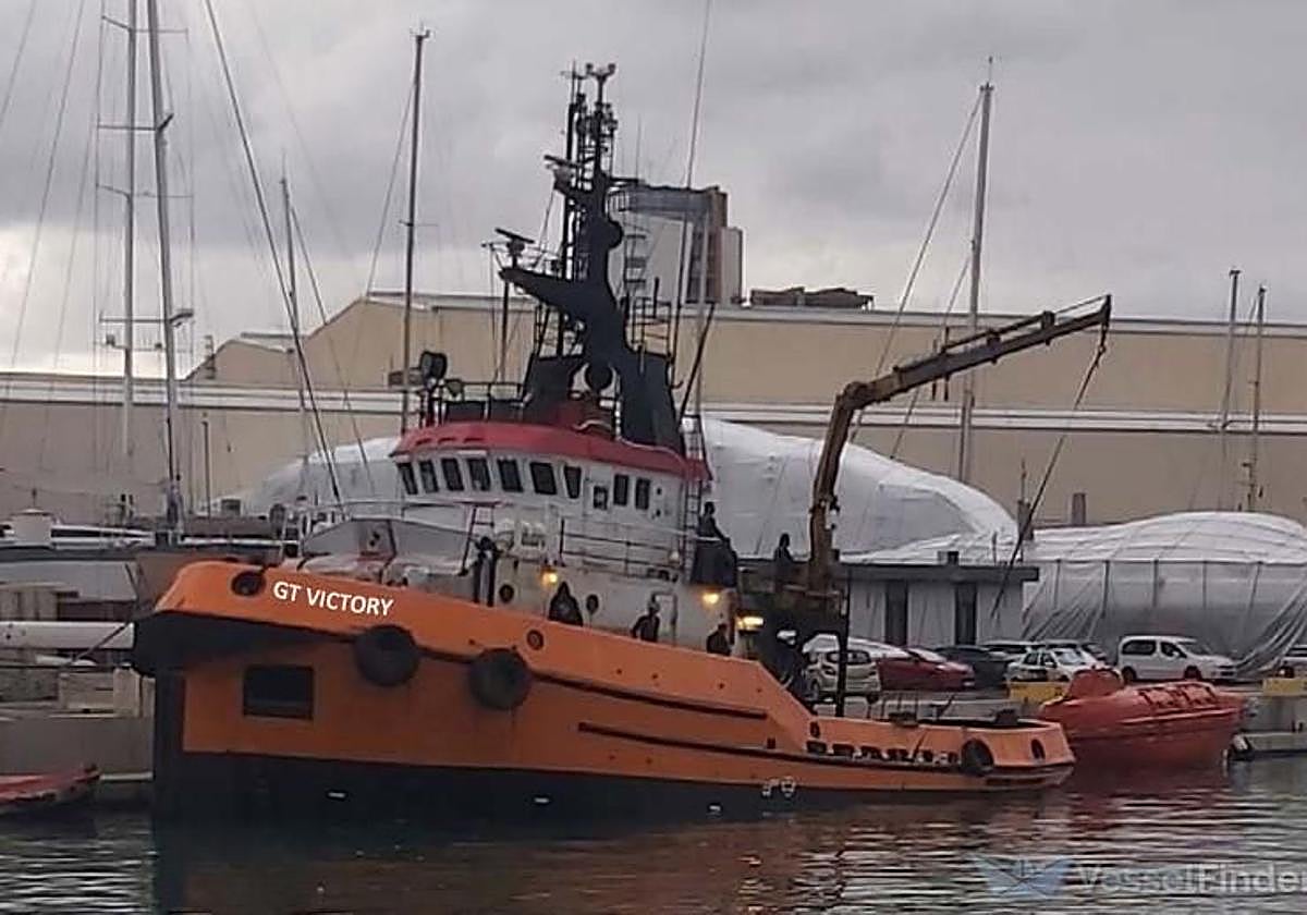 Detienen a ocho narcos en un buque abordado en aguas canarias tras un tiroteo