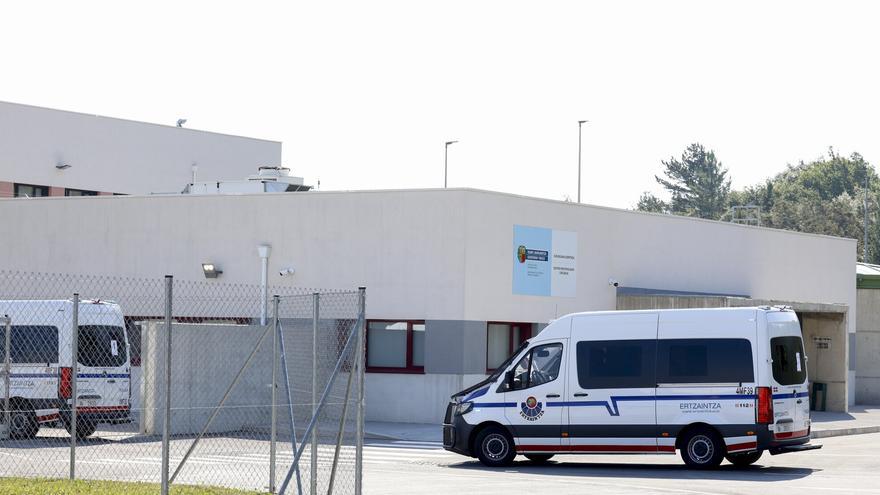 Investigación de la Ertzaintza revela caso de prostitución de una menor por familiares: dos detenidos en prisión provisional