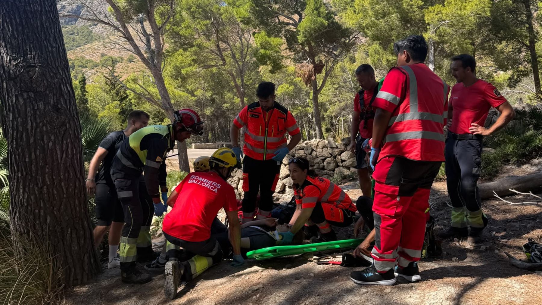 Una joven ciclista resulta herida grave tras precipitarse por un desnivel en la carretera de Formentor