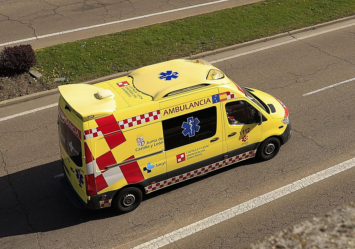 Joven de 20 años resulta herida en colisión de dos turismos en Terradillos, Salamanca.